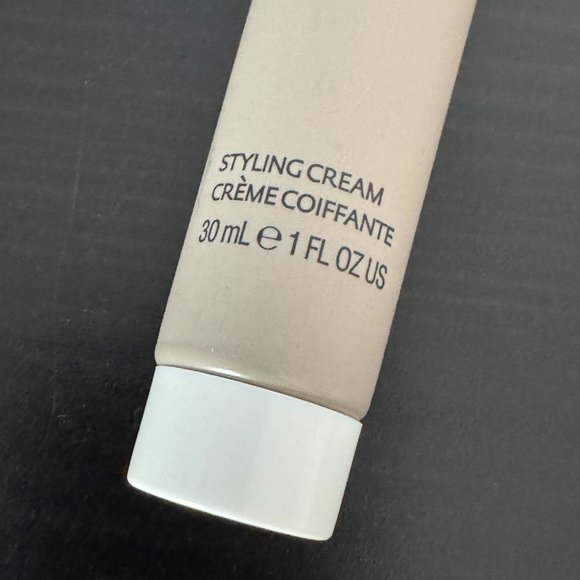 Living Proof No Frizz Nourishing Styling cream - Picture 7 of 11